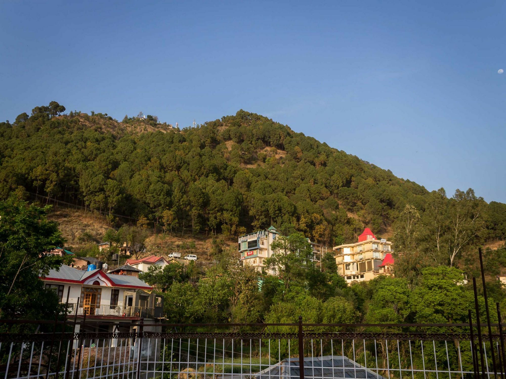 Oyo Home 13409 Cozy Stay Dharamshala Dış mekan fotoğraf